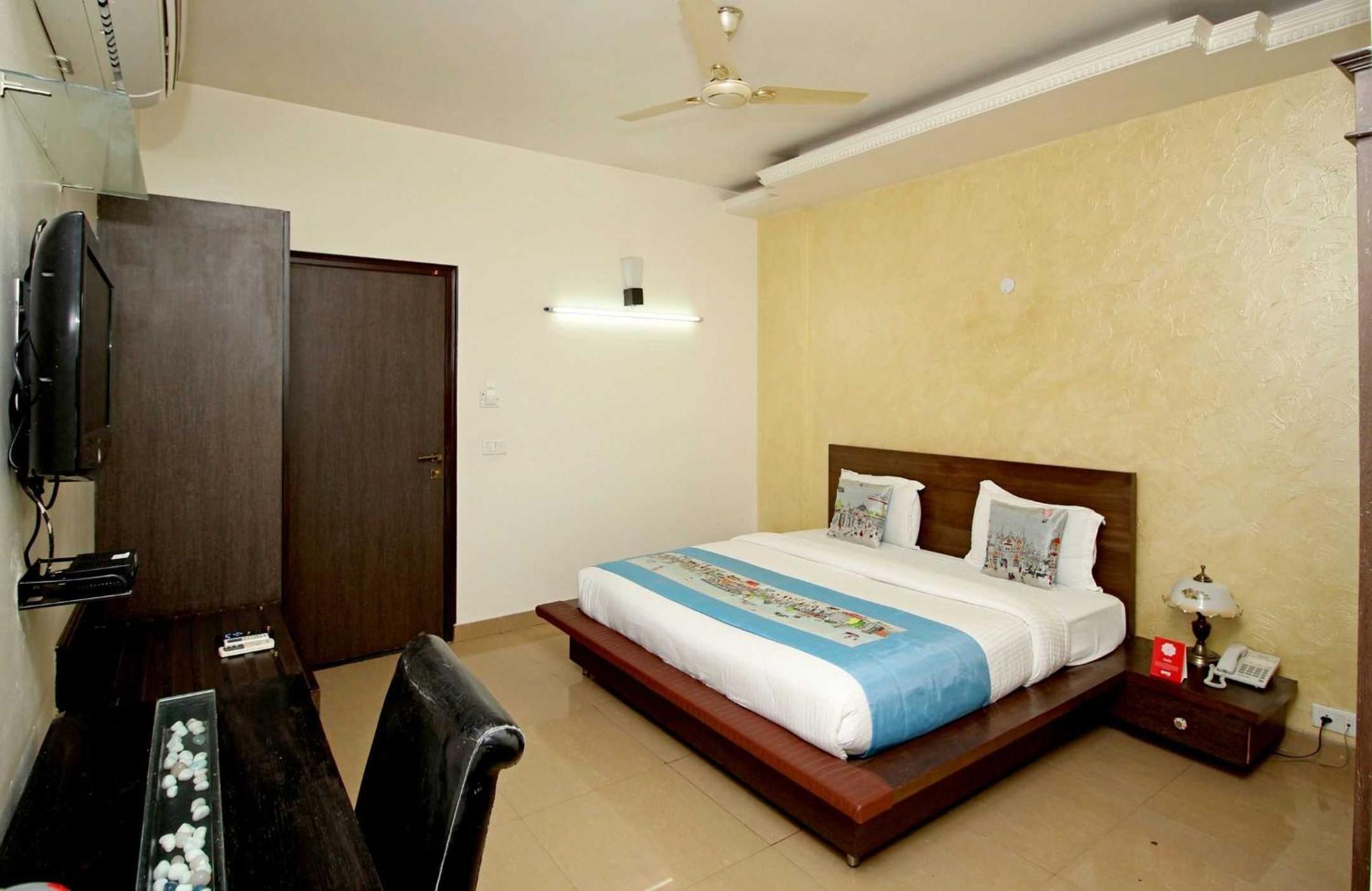 Super Collection O Sakshi Hotel คูร์เคาน์ ภายนอก รูปภาพ