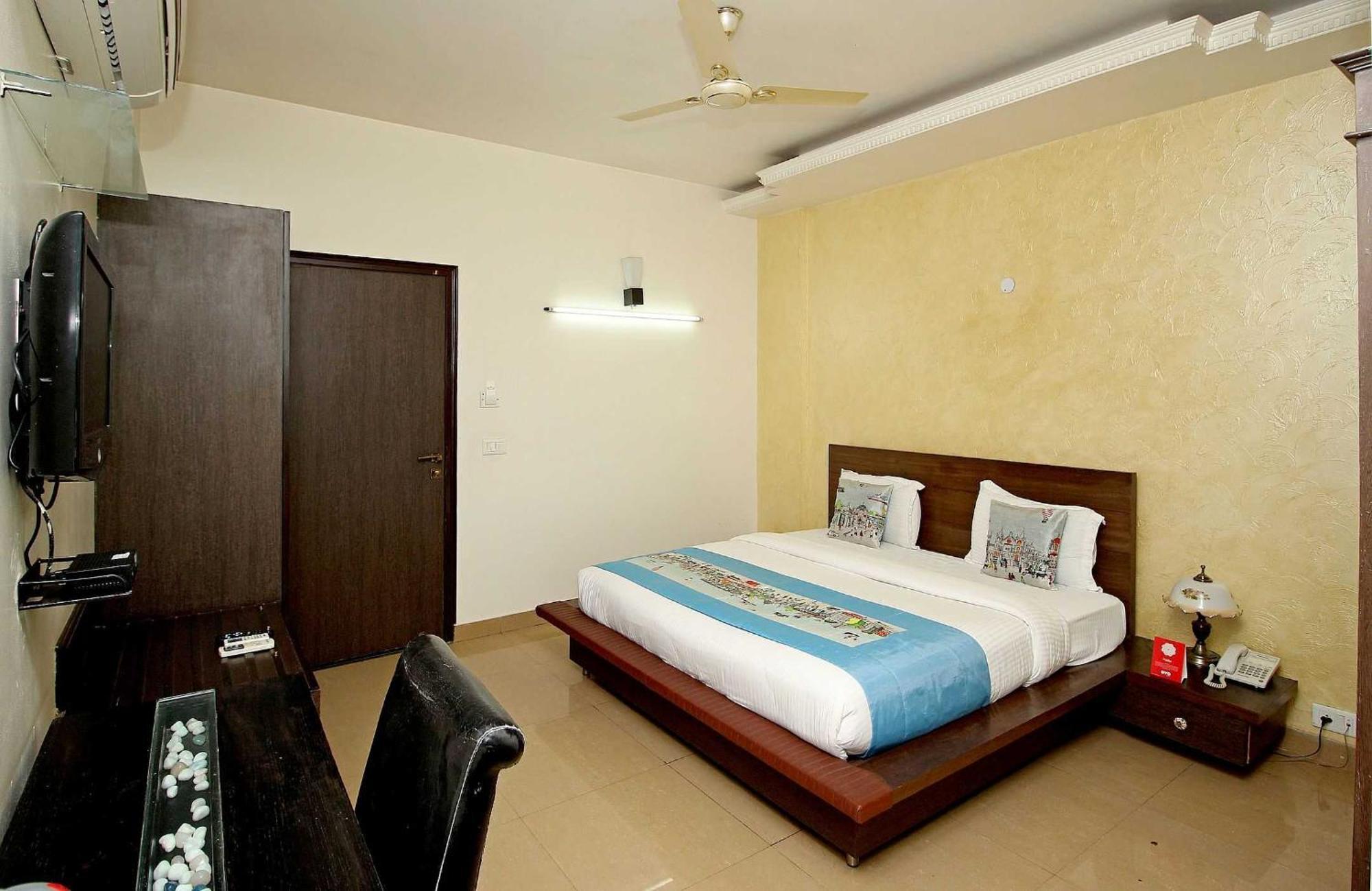 Super Collection O Sakshi Hotel คูร์เคาน์ ภายนอก รูปภาพ