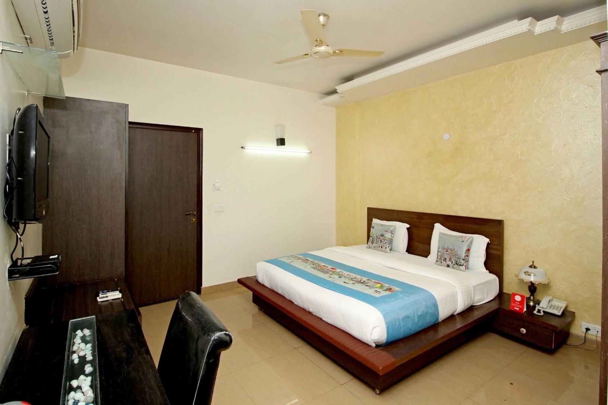 Super Collection O Sakshi Hotel คูร์เคาน์ ภายนอก รูปภาพ